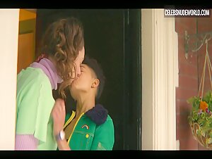 Tanya Reynolds, Patricia Allison Sexy, lesbian scene in Sex Education (2019-) 9