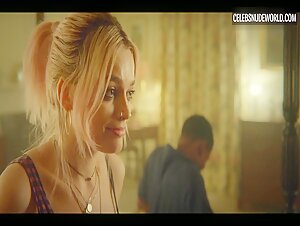 Emma Mackey Sexy scene in Sex Education (2019-)