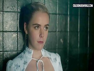 Kiernan Shipka, Erika Alexander, Diane Kruger Sexy, lesbian scene in Swimming with Sharks (2022) 10