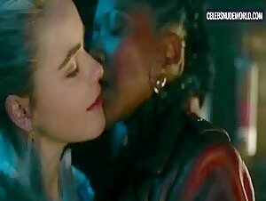 Kiernan Shipka, Erika Alexander, Diane Kruger Sexy, lesbian scene in Swimming with Sharks (2022) 16