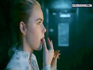 Kiernan Shipka, Erika Alexander, Diane Kruger Sexy, lesbian scene in Swimming with Sharks (2022) 4