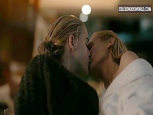 Kiernan Shipka, Diane Kruger Sexy, lesbian scene in Swimming with Sharks (2022) 14