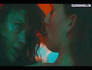 Carla Gugino, Gaite Jansen tits,lesbian scene in Leopard Skin (2022) 2