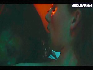 Carla Gugino, Gaite Jansen tits,lesbian scene in Leopard Skin (2022) 4