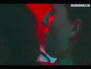 Carla Gugino, Gaite Jansen tits,lesbian scene in Leopard Skin (2022) 5