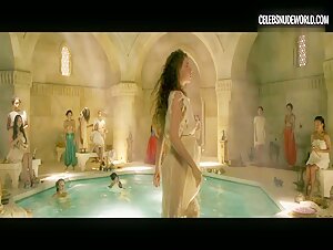 Ece Yuksel Wet, Pokies scene in Three Thousand Years of Longing (2022) 17