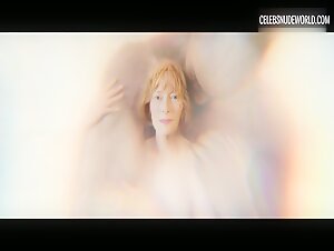 Tilda Swinton Sexy, Hugging scene in Three Thousand Years of Longing (2022) 19