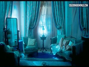 Emma Corrin Nude, masturbating scene in Lady Chatterley's Lover (2022) 20