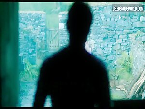 Emma Corrin bush, Nude scene in Lady Chatterley's Lover (2022) 1