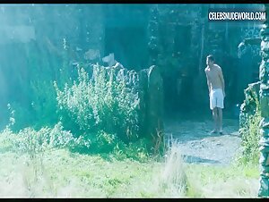 Emma Corrin bush, Nude scene in Lady Chatterley's Lover (2022) 6