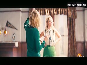 Margot Robbie Pokeys, Set scene in Babylon (2022) 13
