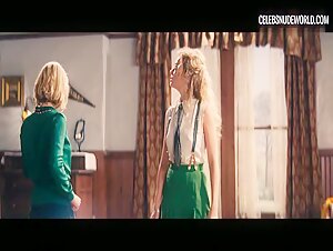 Margot Robbie Pokeys, Set scene in Babylon (2022) 8
