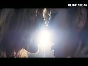 Margot Robbie, Li Jun Li Sexy, lesbian scene in Babylon (2022) 15