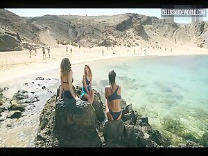 Amaia Aberasturi, Begoña Vargas, Nona Sobo, Berta Castañe  beach scene in Welcome to Eden (2022-) 1