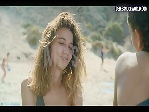 Amaia Aberasturi, Begoña Vargas, Nona Sobo, Berta Castañe  beach scene in Welcome to Eden (2022-) 20