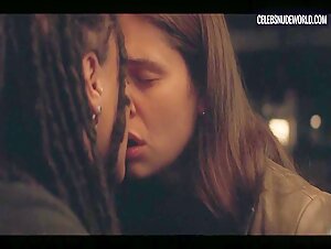 Alison Oliver, Sasha Lane kissing , hot scene in Conversations with Friends (2022) 14