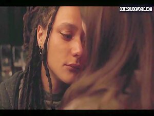 Alison Oliver, Sasha Lane kissing , hot scene in Conversations with Friends (2022) 4