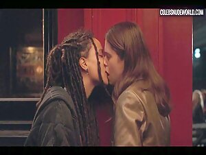Alison Oliver, Sasha Lane kissing , hot scene in Conversations with Friends (2022) 6