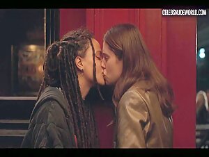 Alison Oliver, Sasha Lane kissing , hot scene in Conversations with Friends (2022) 9