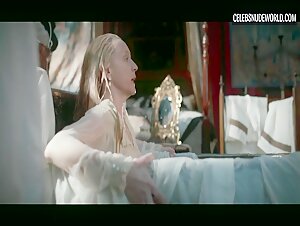 Ludivine Sagnier breasts, Nude scene in The Serpent Queen (2022) 4