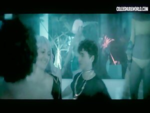 Taylor Blackwell Cleavage, Party scene in American Gigolo (2022) 3