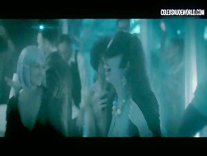 Taylor Blackwell Cleavage, Party scene in American Gigolo (2022) 5