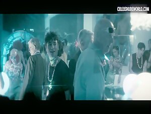 Taylor Blackwell Cleavage, Party scene in American Gigolo (2022) 6