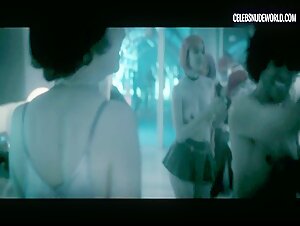 Taylor Blackwell Cleavage, Party scene in American Gigolo (2022) 8