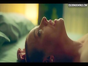 Maria Rodríguez Soto Sexy, lesbian scene in The Girls at the Back (2022) 2