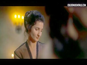 Amrita Acharia fireplace, Nude scene in The Serpent Queen (2022)