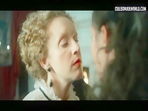 Ludivine Sagnier, Ruby Bentall lesbian, Sexy scene in The Serpent Queen (2022) 1