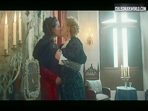 Ludivine Sagnier, Ruby Bentall lesbian, Sexy scene in The Serpent Queen (2022) 6