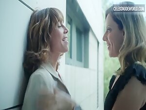 Maria Molins, Itziar Atienza underwear, lesbian scene in Wrong Side of the Tracks (2022-) 10