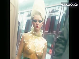 Maisie Williams Sexy, prosthetic scene in Pistol (2022)