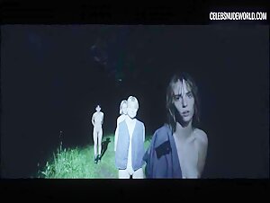 Maya Hawke Nude, breasts scene in Therèse (2022) 13