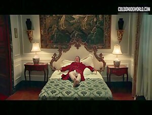 Ilenia Pastorelli breasts, Nude scene in Dark Glasses (2022) 5