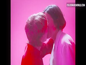 Aroa Elvira, Rocío Saiz, Zaida Carmona, Thaïs Cuadreny lesbian, Sexy scene in Girlfriends and Girlfriends (2023) 1