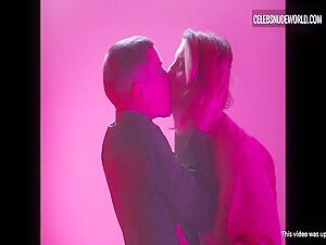 Aroa Elvira, Rocío Saiz, Zaida Carmona, Thaïs Cuadreny lesbian, Sexy scene in Girlfriends and Girlfriends (2023) 18