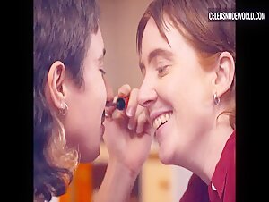 Aroa Elvira, Zaida Carmona lesbian, Sexy scene in Girlfriends and Girlfriends (2023) 1