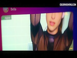 Luana Nastas Screen, Website scene in Killer Vacation (2023-) 1