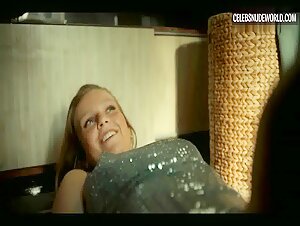 Paulina Krzyżańska Cleavage, Oral scene in Absolute Beginners (2023-) 13