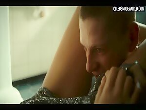 Paulina Krzyżańska Cleavage, Oral scene in Absolute Beginners (2023-) 14