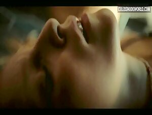 Paulina Krzyżańska Cleavage, Oral scene in Absolute Beginners (2023-) 17