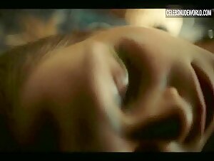 Paulina Krzyżańska Cleavage, Oral scene in Absolute Beginners (2023-) 18