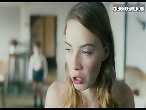 Saskia Rosendahl butt, Nude scene in Never Look Away (2018) 14