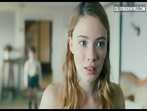 Saskia Rosendahl butt, Nude scene in Never Look Away (2018) 4