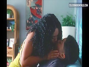 Dominique Fishback, Kiersey Clemons Sexy, lesbian scene in Swarm (2023) 13