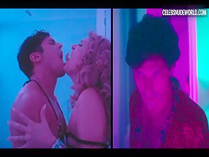 Marina Gatell Nude, bathroom scene in Nacho (2023) 19