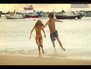 Guiomar Puerta bikini, Sexy scene in Montecristo (2023) 7