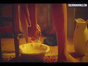 Claudia Salas Cleaning, Sexy scene in Las Pelotaris 1926 (2023)